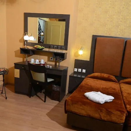 Hotel Delphi Art By Prima