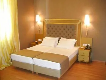Hotel Delphi Art By Prima