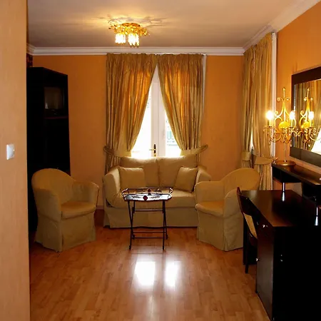Hotel Delphi Art By Prima